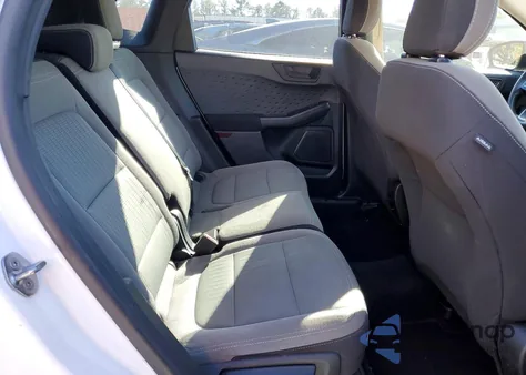 2020 Ford Escape S z USA, uszkodzony, nr VIN 1FMCU0F64LUA68520